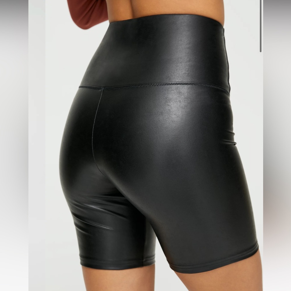 Aritzia | Wilfred Free Daria Bike Short